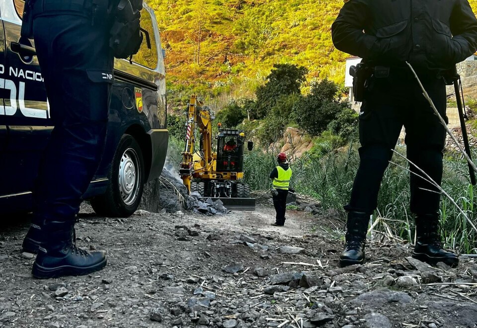Nasjonalpolitiet er sendt ut for å hindre at aktivistene skaper problemer for prosjektet. Foto: Tamaranae Activistas