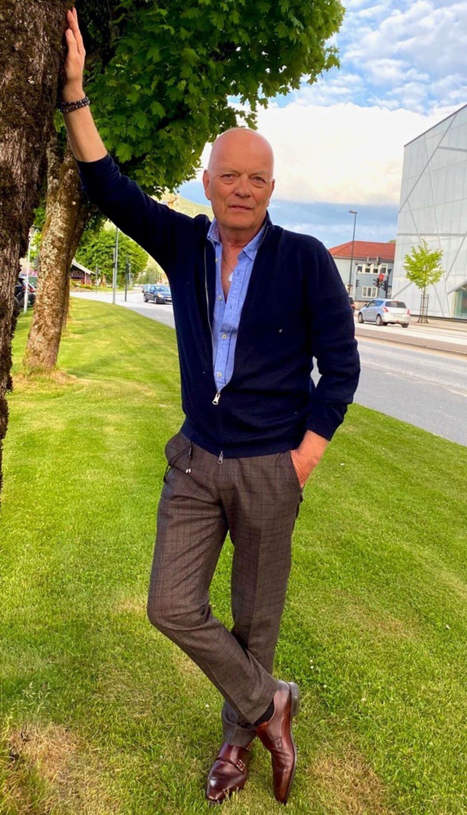 Tidligere språk- og historielærer Jarl Wåge har alltid vært glad i å skrive. Foto: Privat Tidligere språk- og historielærer Jarl Wåge har alltid vært glad i å skrive. Foto: Privat