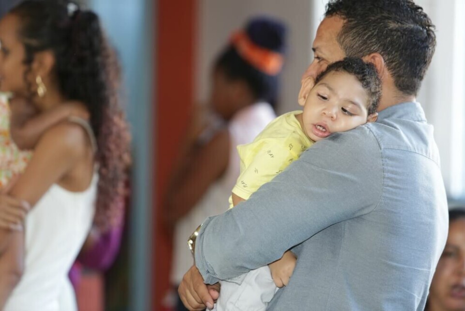 Et barn i El Salvador (Brasil) med alvorlige fosterskader kjent som mikrokefali, som kan forårsakes av zika-viruset om gravide kvinner smittes. Foto: Joa Souza/Shutterstock Et barn i El Salvador (Brasil) med alvorlige fosterskader kjent som mikrokefali, som kan forårsakes av zika-viruset om gravide kvinner smittes. Foto: Joa Souza/Shutterstock