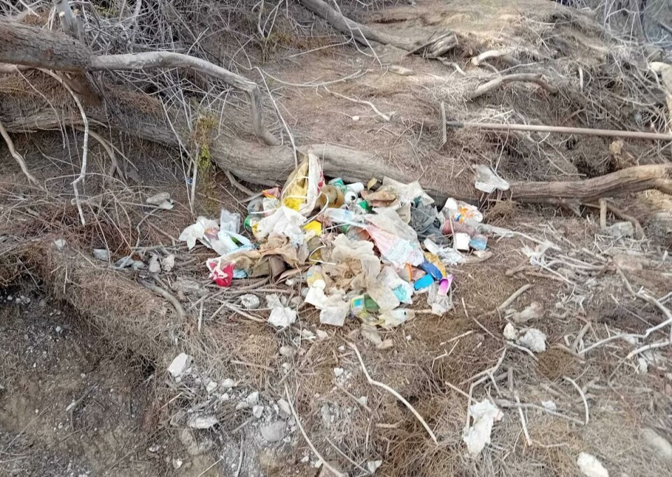 I alt ble det fjernet 25 kubikkmeter søppel, ifølge øyrådet. Foto: Øyrådet