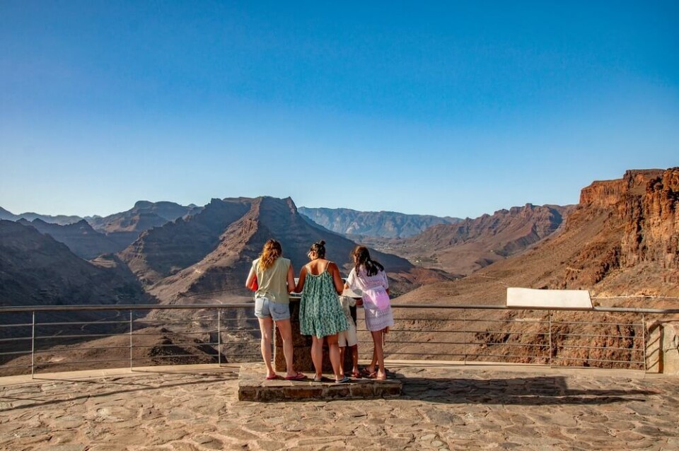Her får du fantastisk utsikt over fjellene på dagen, og over stjernehimmelen på natten. Foto: Shutterstock