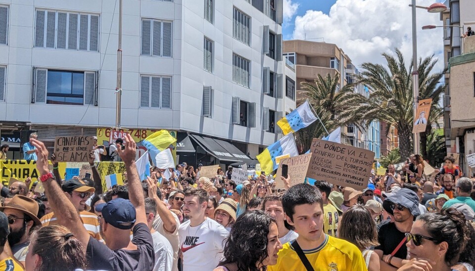Protest mot masseturismen på Kanariøyene i april.