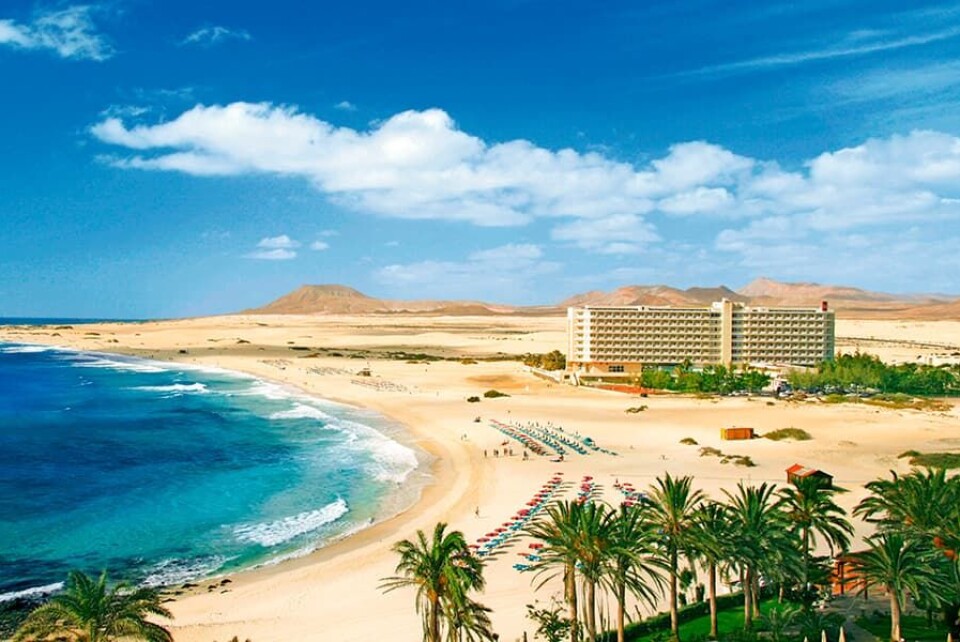 OMSTRIDT: Hotellet ligger ved sanddynene i Corralejo og er omstridt på grunn av miljøpåvirkning. Foto: RIU