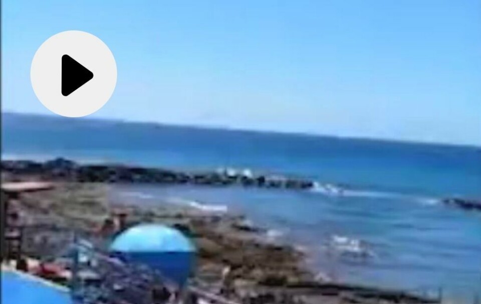VIDEO: En naken mann på Arinaga-stranda førte til spetakkel.