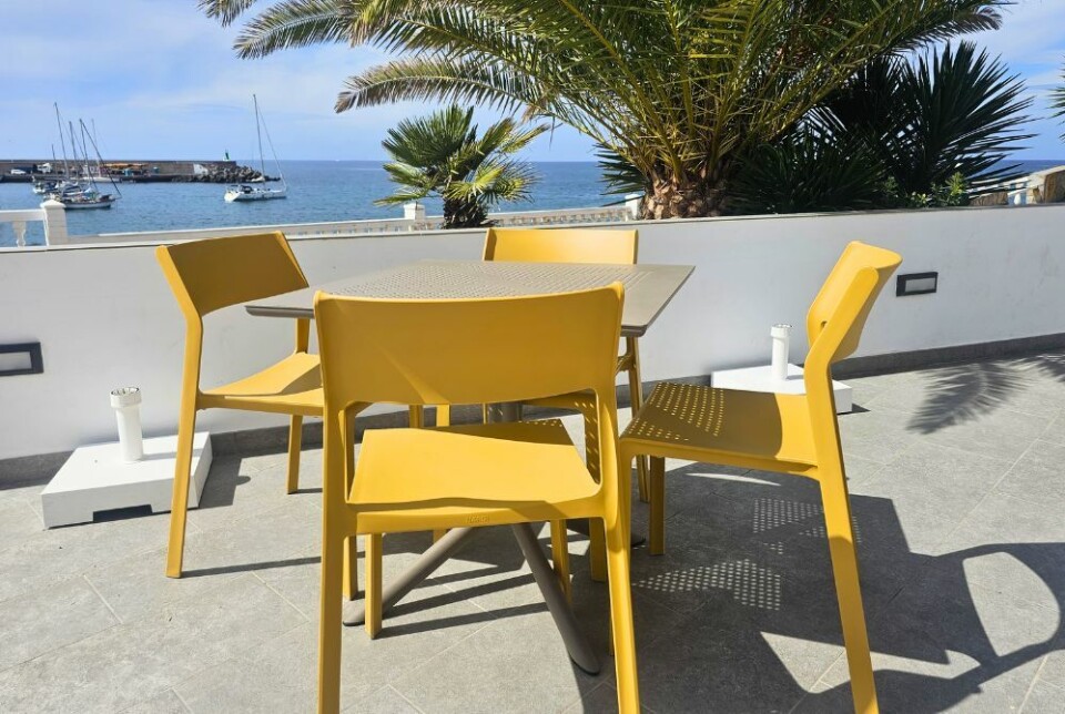 NYE MØBLER: De nye møblene skal vare i 25 år til. Nå vil Sjømannskirken starte ny Spleis for å fullføre møbelplanen. Foto: Canariavisen