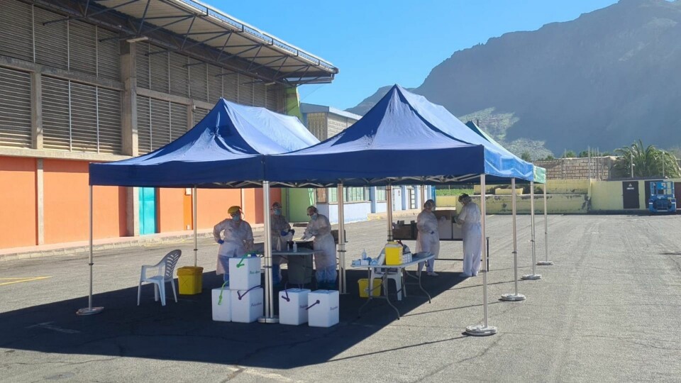 Et testsenter hvor innbyggere kan teste seg for Covid-19 i La Aldea de San Nicolas på Gran Canaria. Foto: Sanidad GobCan