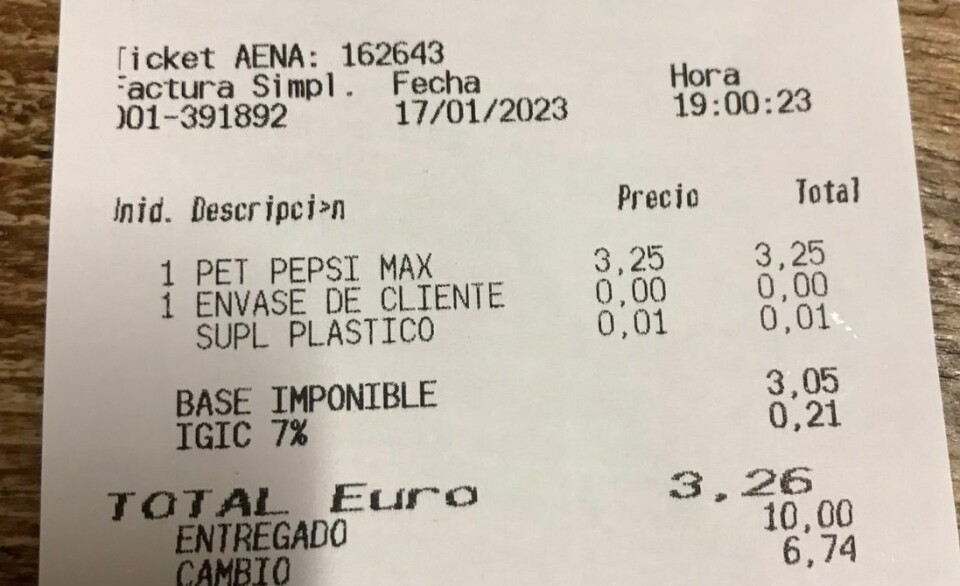 Den nye plastskatten er grunnen til at du nå må betale for alt fra plastkoppen til innpakning på matbutikken. Foto: José Moreno