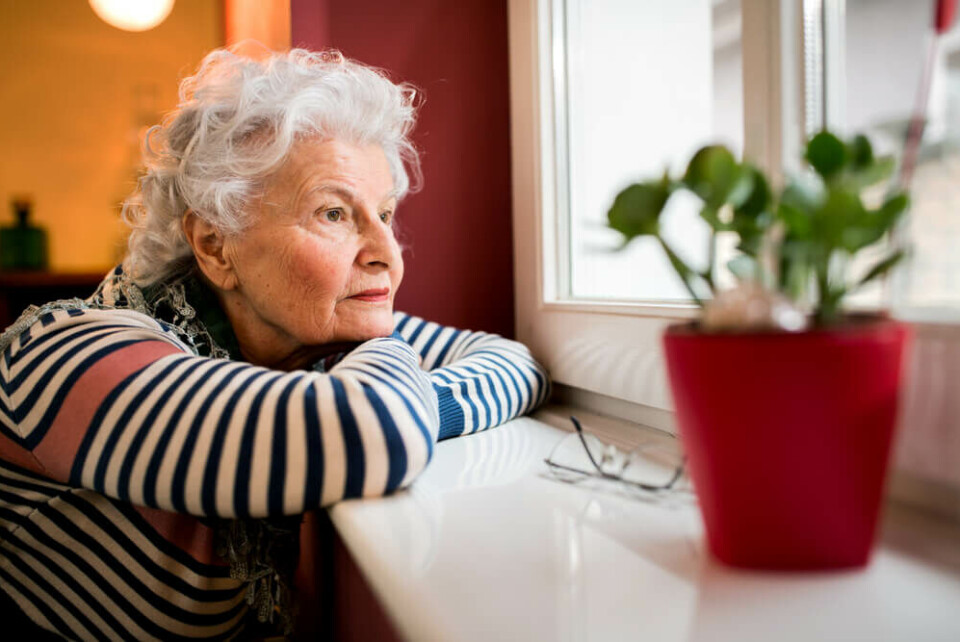ENSOMHET: Sosial distansering hadde målbare effekter på eldres kognitive funksjon, viser nye studie. Foto: didesign021/Shutterstock