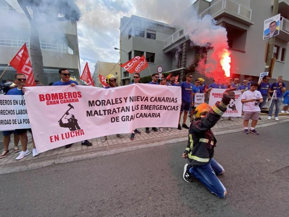 Brannvesenet hevder øyrådspresident Morales og resten av øyrådet har mishandlet nødetaten og må gå av. Foto: Bomberos de Gran Canaria