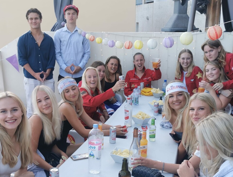 Det er flest jenter i flokken med norsk russ på Gran Canaria. Foto: Anna Karin Lervold Det er flest jenter i flokken med norsk russ på Gran Canaria. Foto: Anna Karin Lervold