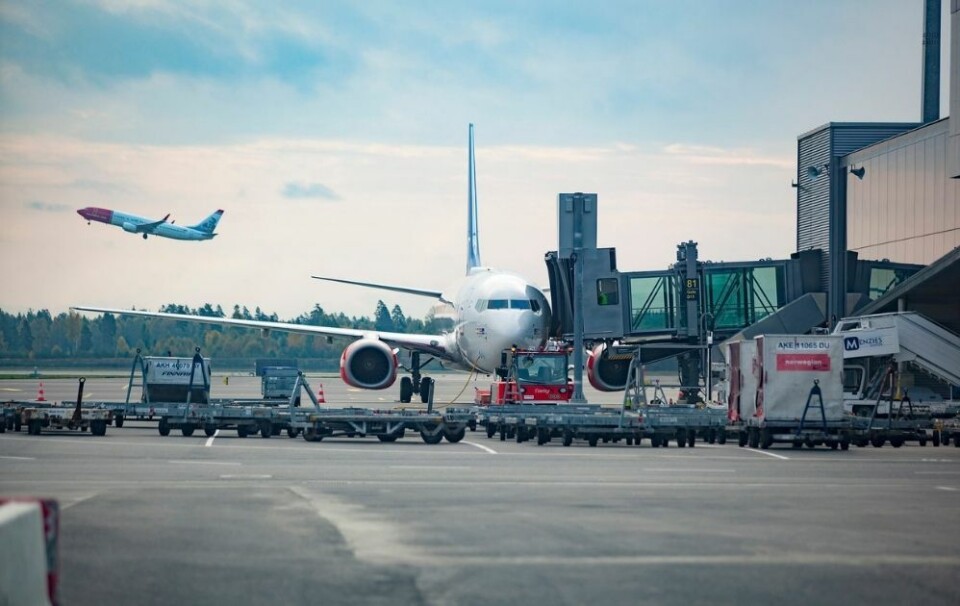 I takt med nedtrappingen av coronatiltak øker reiselysten. Da er det kjekt med billige billetter! Illustrasjon: Avinor