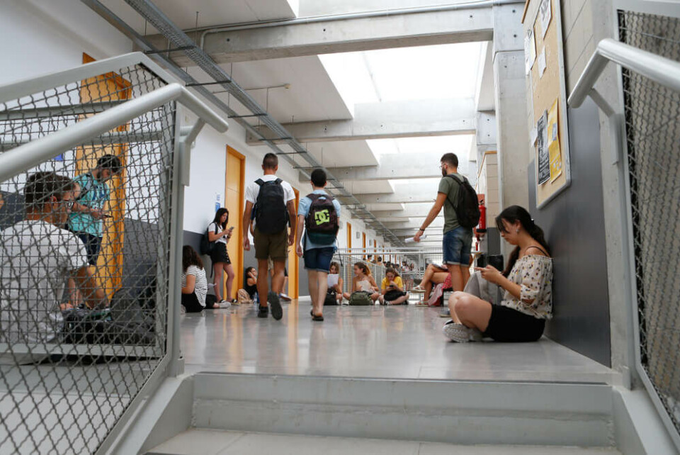 Det er så varmt at flere elever og lærere har mistet bevisstheten på kanariske skoler de siste dagene. Foto: zixia/Shutterstock
