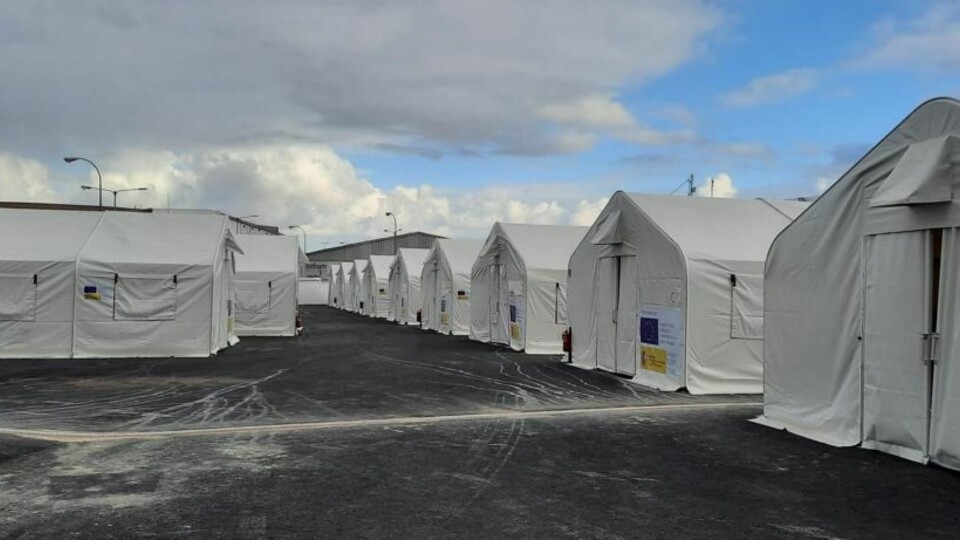 Den nye leiren skal ha plass til over 1300 personer når den står klar, men foreløpig har den kapasitet til 442 migranter. Foto: Gobierno de España