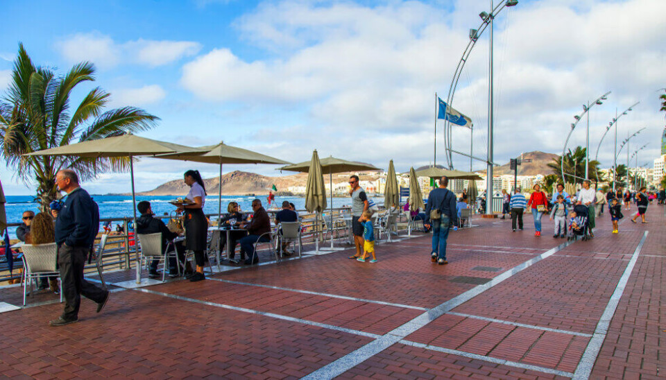 Et illustrasjonsbilde av folk på Las Canteras-stranda.