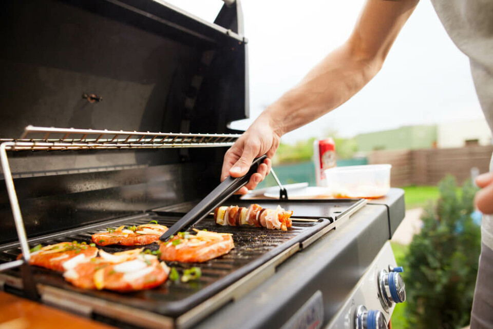 En elektrisk grill er røykfri og enkel i bruk, men det gir deg ikke den ekte grillopplevelsen. Foto: Shutterstock En elektrisk grill er røykfri og enkel i bruk, men det gir deg ikke den ekte grillopplevelsen. Foto: Shutterstock