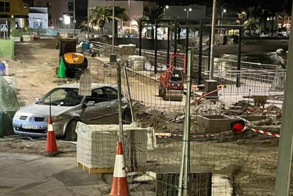 STUSSET OVER DETTE: Denne 'parkeringen' i den kommende gågata fikk lokalpolitiet til å stusse. Foto: Privat
