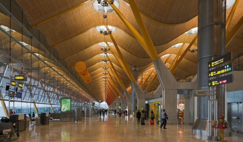 Illustrasjon: Barajas-flyplassen i Madrid. Foto: Diego Delso, CC BY-SA 3.0