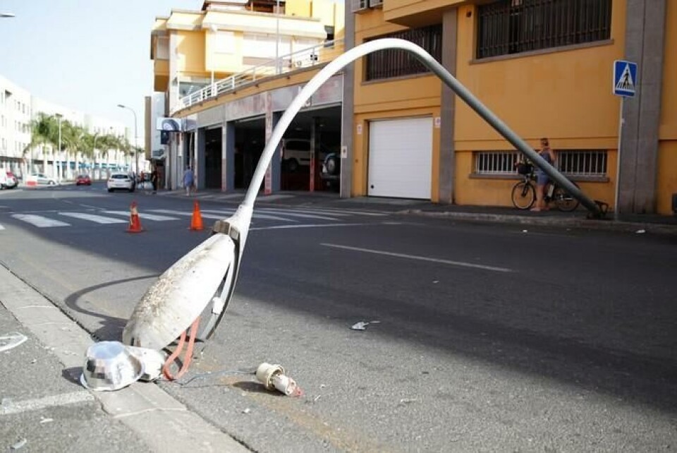 En gatelykt veltet i Maspalomas