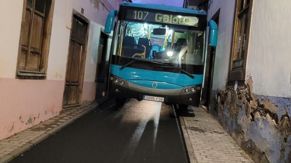 BUSS TIL BESVÆR: Innbyggerne synes godt at Global kunne ha satt inn en mindre buss.