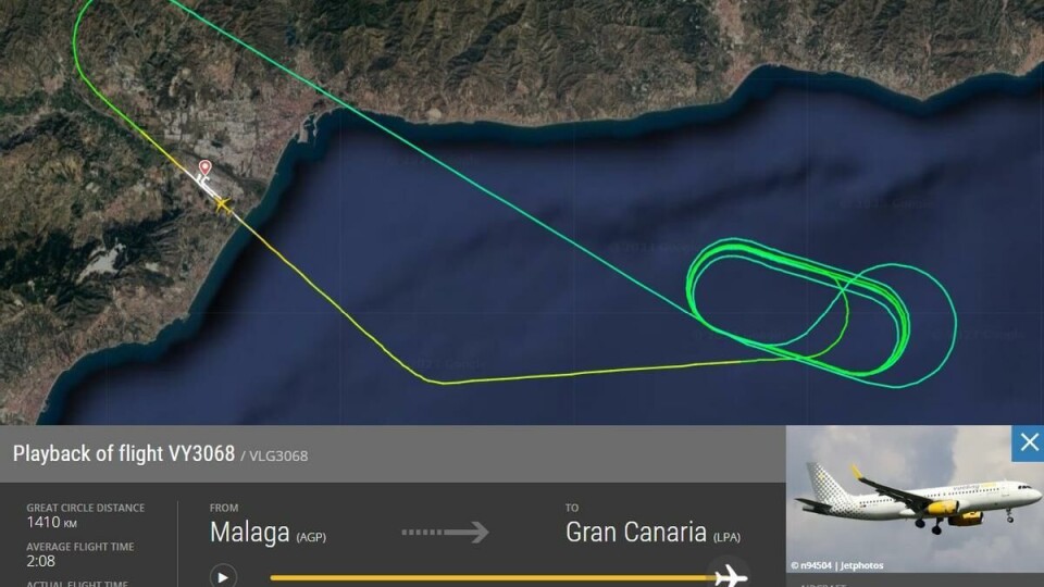 MÅTTE SNU: Vueling-flyet traff fugl etter avgang fra Malaga, og måtte snu. Foto: Flightradar24