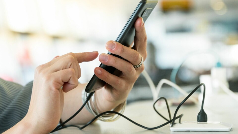 IKKE SIKRE: Bruker du offentlige USB-ladere? Det advarer Guardia Civil mot på grunn av faren for hacking. Illustrasjon: Dreamstime