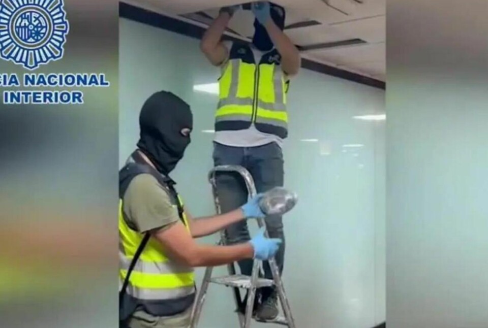 Her fant politiet store mengder hasj skjult i taket. Foto: Policia Nacional