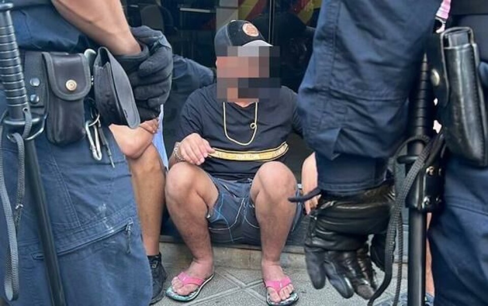 Seks pågrepet etter voldelig personran med kniv