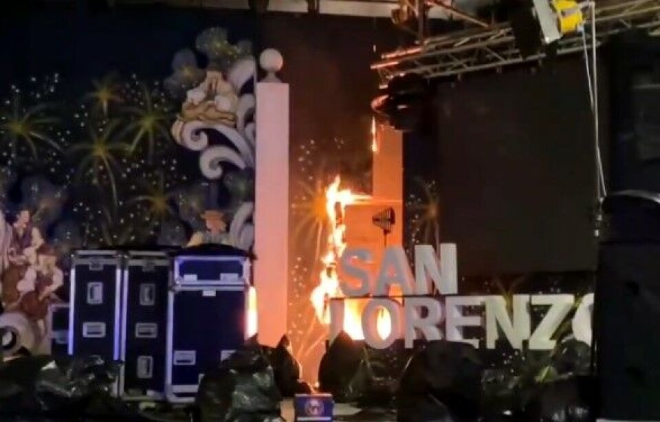 PÅSATT: Tre unge personer skal ha satt fyr på San Lorenzo-scenen i Las Palmas natt til torsdag.