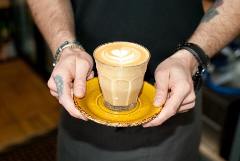 'Alle' drikker café con leche på Kanariøyene. Nå viser det seg at den varmende drikken kan være helsebringende. Foto: ImageSourceCurated/Envato Elements