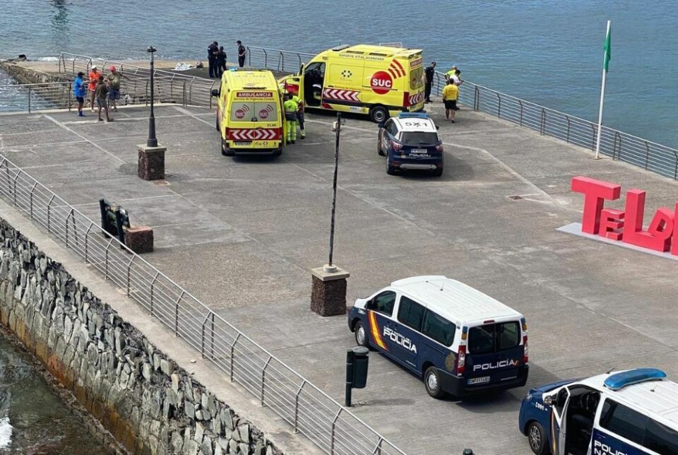 Politi, brannvesen og ambulanser rykket ut da en mann ble funnet bevisstløs i vannet i Telde denne torsdagen. Foto: Privat
