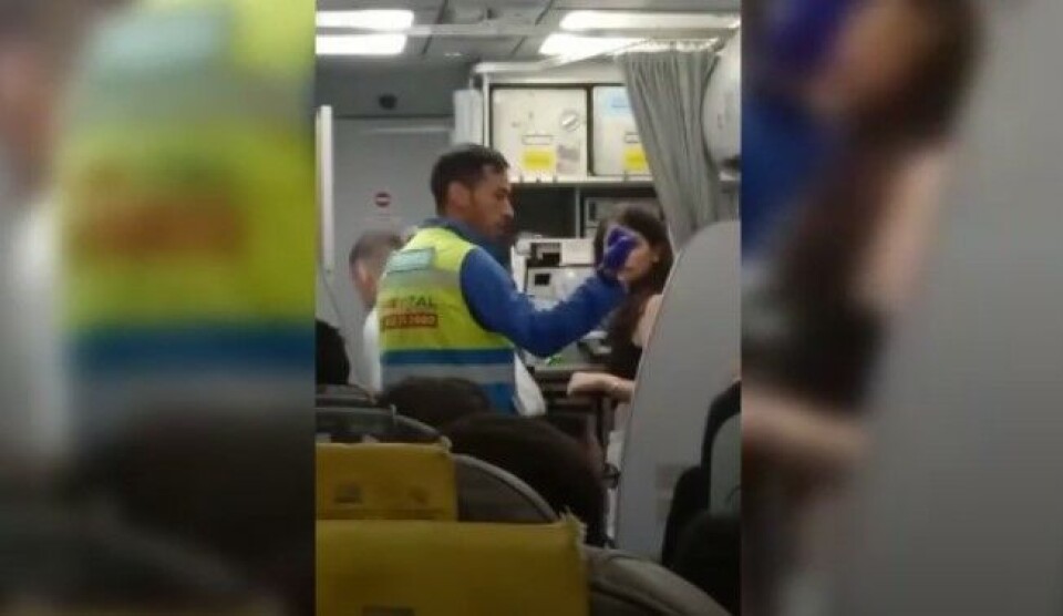 En lege og sykepleier om bord på flyet til Gran Canaria reddet trolig kvinnens liv.