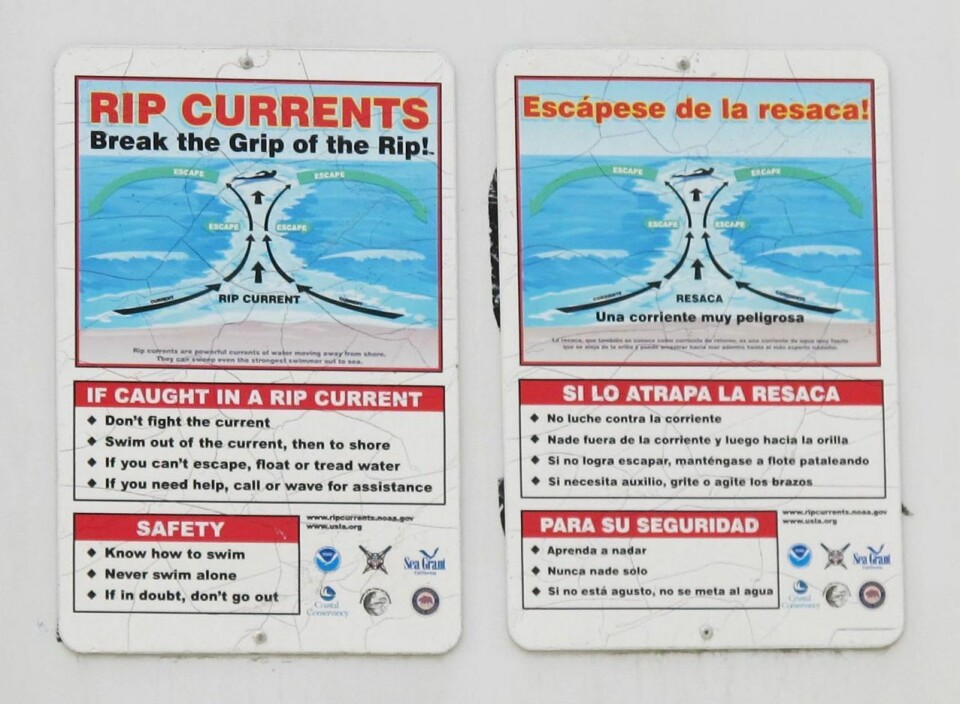 Illustrasjonsskilt som viser hvordan rip-currents fungerer. Foto: Invertzoo - CC BY-SA 4.0 Illustrasjonsskilt som viser hvordan rip-currents fungerer. Foto: Invertzoo - CC BY-SA 4.0