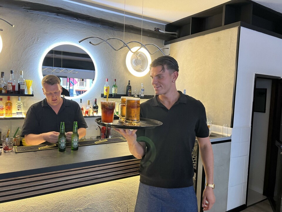 PÅ JOBB: 20-åringen jobber som blant annet servitør på den norske restauranten Heia Norge. Foto: Johannes Havig-Gjelseth PÅ JOBB: 20-åringen jobber som blant annet servitør på den norske restauranten Heia Norge. Foto: Johannes Havig-Gjelseth