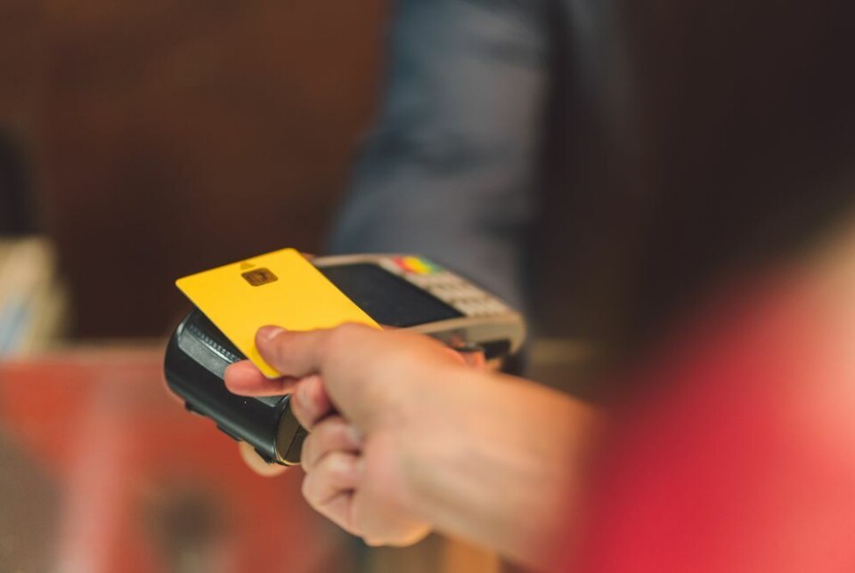 SVINDEL: Både på Gran Canaria og Tenerife har mange eldre turister blitt rundlurt av svindlere i elektronikkbutikker. Foto: Samuel Perales/Shutterstock