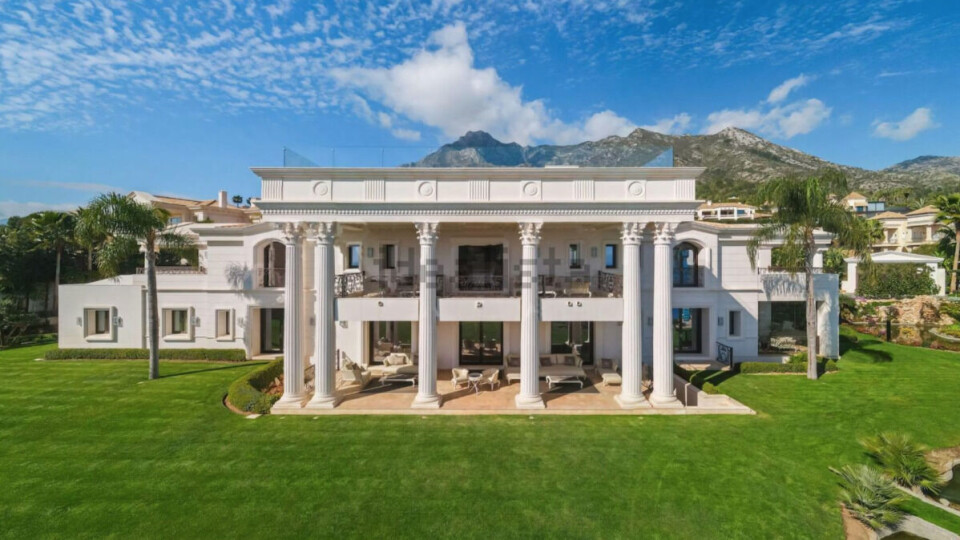 Snkker vi mansion? Dette kan bli ditt for 28 millioner euro – rundt 323 millioner kroner. Foto: Idealista Snkker vi mansion? Dette kan bli ditt for 28 millioner euro – rundt 323 millioner kroner. Foto: Idealista