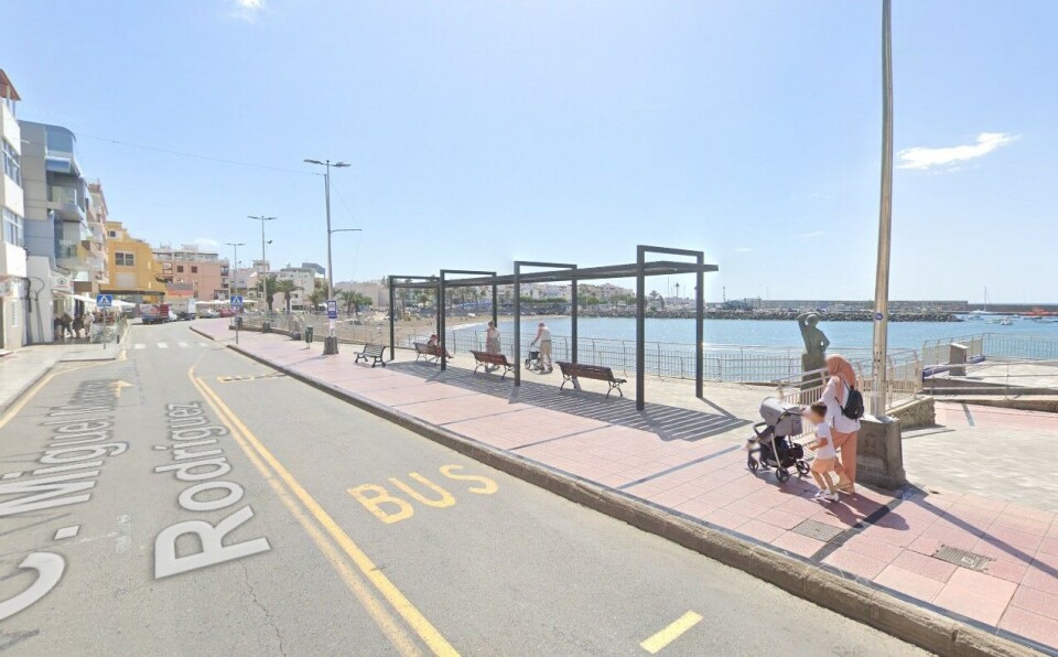 BILENE SKAL BORT: Strandpromenaden i Arguineguín skal bli til gågate. Foto: Google Maps