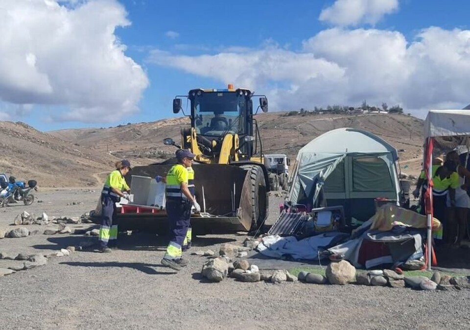 Kommunen gikk til aksjon mot ulovlige campere på strendene. Foto: Ayuntamiento San Bartolomé de Tirajana