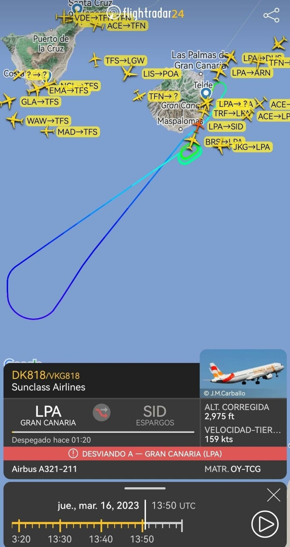 Skjermdump fra Flightradar24 viser hvordan flyet måtte fly i sirkel flere ganger før det fikk lande. Skjermdump fra Flightradar24 viser hvordan flyet måtte fly i sirkel flere ganger før det fikk lande.