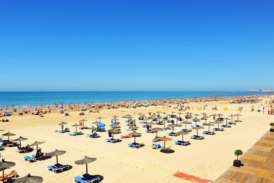 Mange enes om at dette er den beste bystranda i Cadiz. Det er også en av de beste i Spania. Foto: Jose Pizarro/Shutterstock Mange enes om at dette er den beste bystranda i Cadiz. Det er også en av de beste i Spania. Foto: Jose Pizarro/Shutterstock