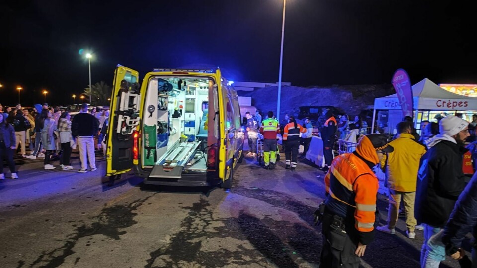 Flere ambulanser måtte rykke ut for å hjelpe de involverte. To kvinner fikk skader og ble fraktet til sykehus for legesjekk. Foto: Privat