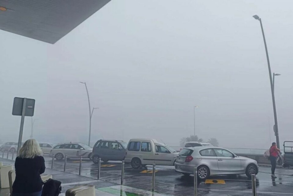 TÅKE: Flere flyvninger måtte innstilles i dag på grunn av tåke på Tenerife. Foto: Privat