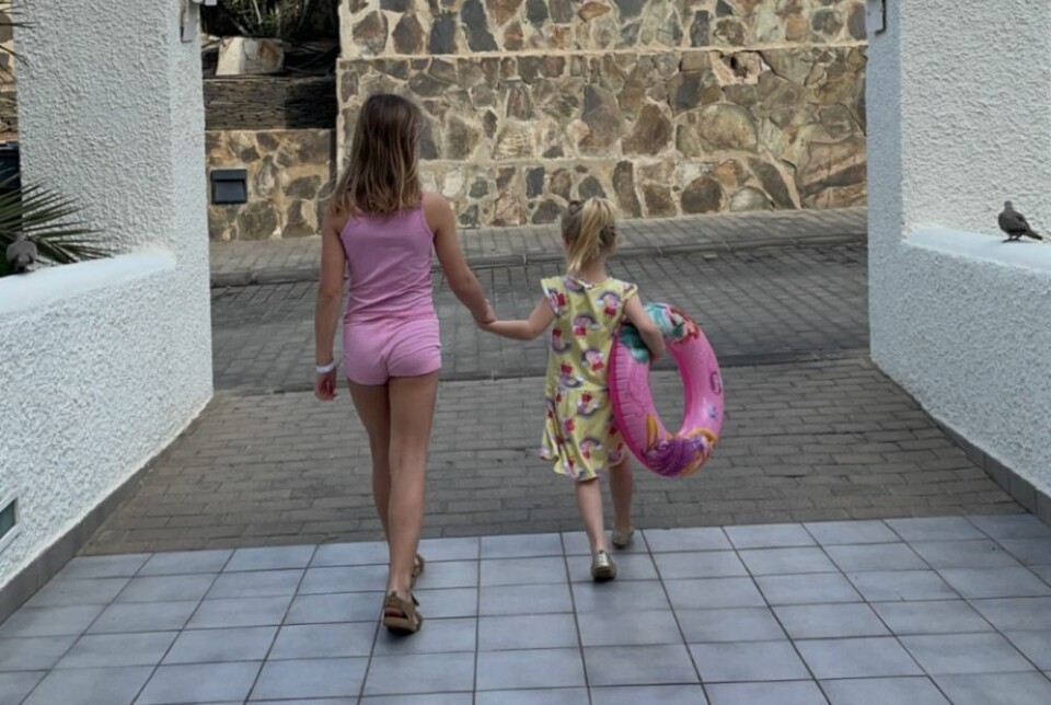 Barna fikk ikke bruke badeleker i bassenget. Foto: Privat Barna fikk ikke bruke badeleker i bassenget. Foto: Privat