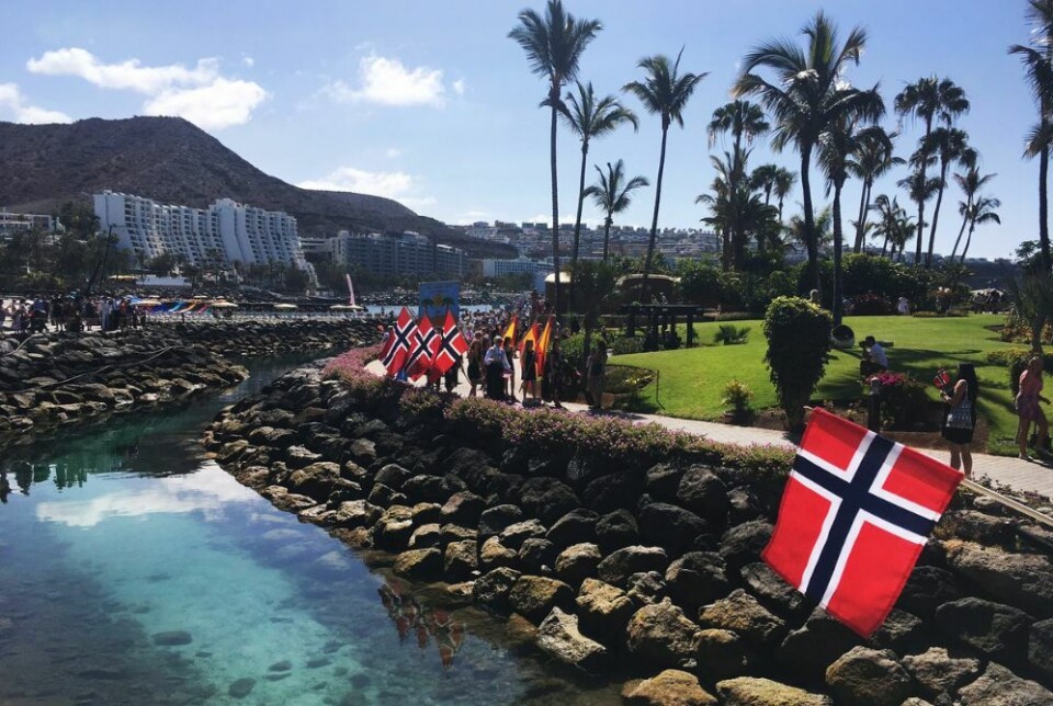 17. mai-toget er et lite stykke Norge og gjennomføres på tradisjonsrikt vis ved Anfi del Mar. Foto: Canary Islands Tourism