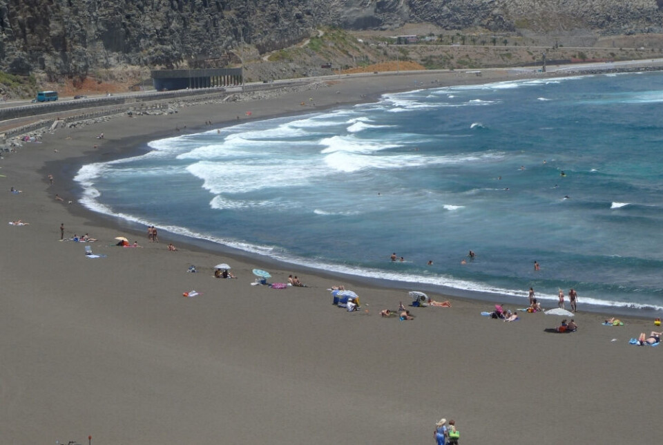 Mann druknet på strand