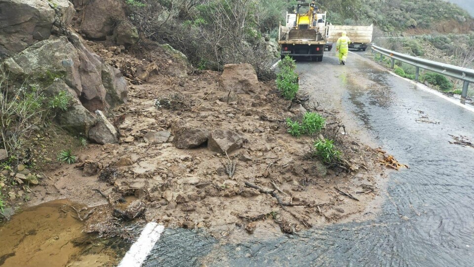 Det har gått ras langs veiene flere steder på Gran Canaria etter det intense regnværet. Nå kan det komme snø. Foto: Øyrådet