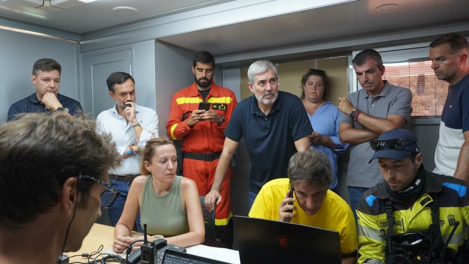 Kanariøyenes president, Fernando Clavijo, og visepresident Lope Afonso, følger med på innsatsen fra kommandosenteret. Foto: Cabildo de Tenerife Kanariøyenes president, Fernando Clavijo, og visepresident Lope Afonso, følger med på innsatsen fra kommandosenteret. Foto: Cabildo de Tenerife