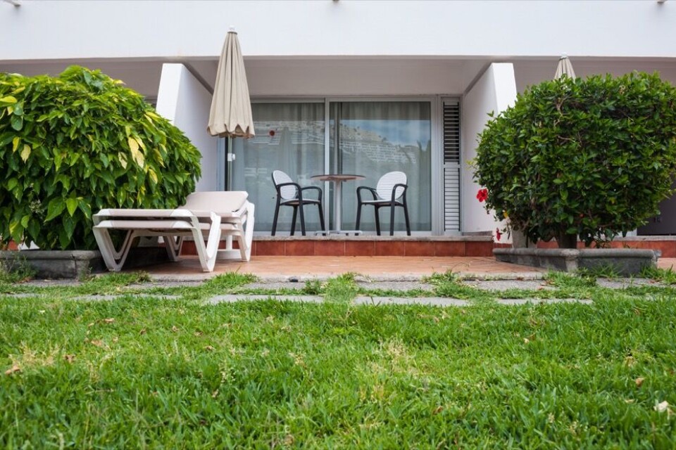 Slik ser Apartamentos Miami ut i dag. Innen jul skal hele komplekset ha fått et nytt og moderne preg med swim-up-basseng. Foto: Apartamentos Miami