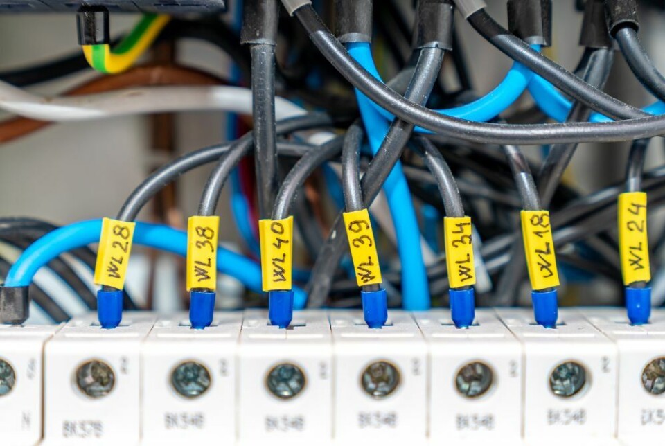 Cannabisplantasjene i Spania alene bruker like mye strøm som hele Sevilla by på et år. Mesteparten av strømmen stjeles. Foto: Envato Elements