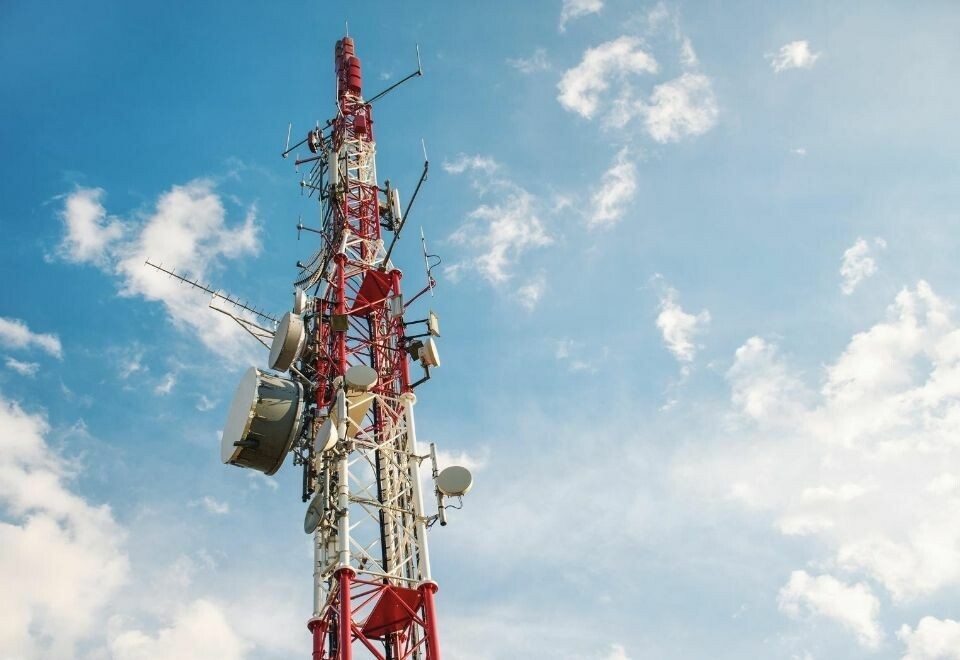 SKRUR OPP FARTA: Teleoperatøren Telefónica lover å dekke 75% av befolkningen med sitt nye 5G-nett innen utgangen av året. Illustrasjon: Envato Elements