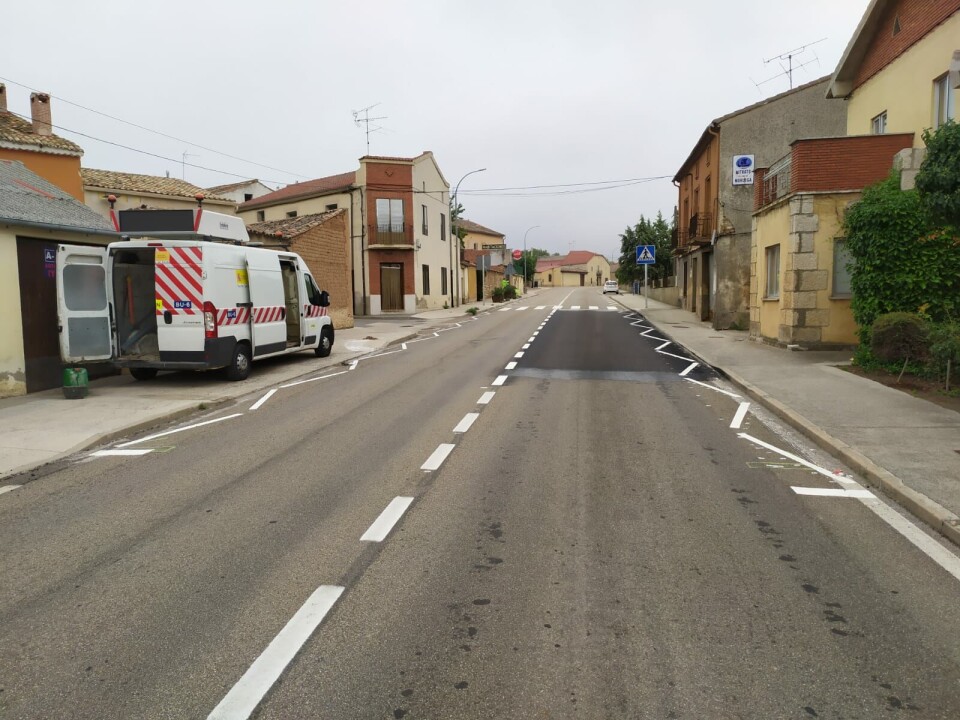Sikksakk-mønster før gangfelt blir testet ut flere steder i Spania. Foto: DGT Sikksakk-mønster før gangfelt blir testet ut flere steder i Spania. Foto: DGT